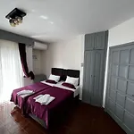 Andy's Aparthotel 3*